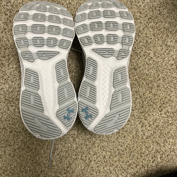 New Under Armour Sneakers - Picture 4 of 10